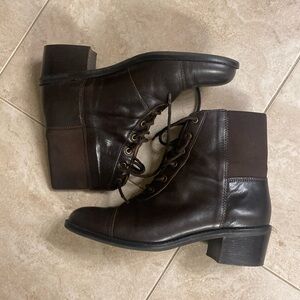 VTG UNISA DARK CHOCOLATE  LEATHER ANKLE BOOTS  SZ 6 1/2